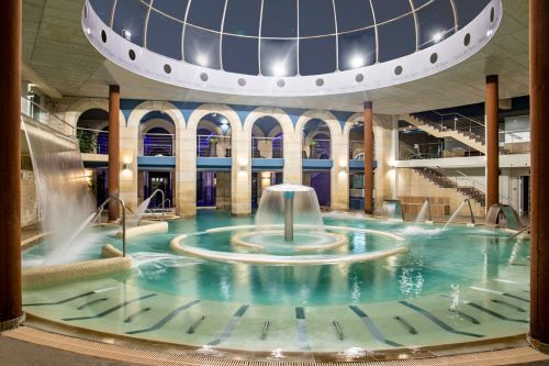El Palacio del Agua se reinventa, al cumplirse treinta años de la recuperación de la villa termal de Balneario de Mondariz El Palacio del Agua se reinventa, al cumplirse treinta años de la recuperación de la villa termal de Balneario de Mondariz