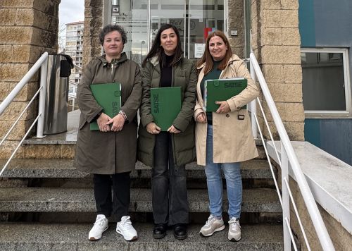 SATSE presenta firmas contra el traslado de los trabajadores al centro de Salud Campoo los Valles aún en obras SATSE presenta firmas contra el traslado de los trabajadores al centro de Salud Campoo los Valles aún en obras