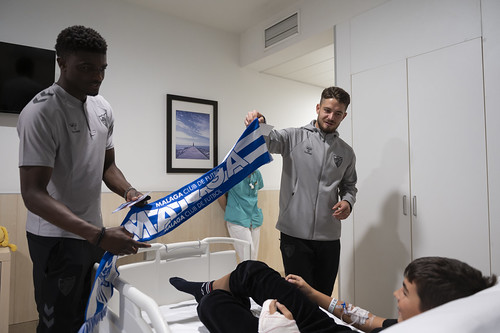 Los jugadores del Málaga CF visitan a los pacientes del Hospital Quirónsalud Málaga por Navidad Los jugadores del Málaga CF visitan a los pacientes del Hospital Quirónsalud Málaga por Navidad