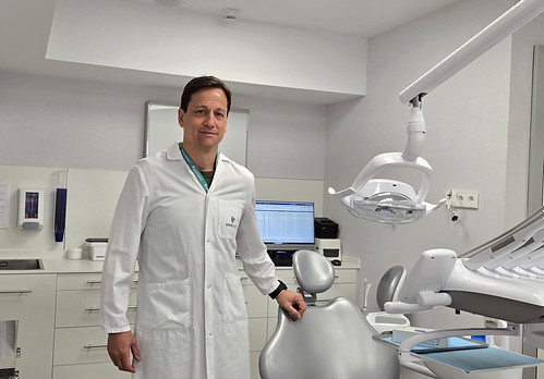 Implantes dentales con sedación intravenosa para reducir la ansiedad del paciente Implantes dentales con sedación intravenosa para reducir la ansiedad del paciente